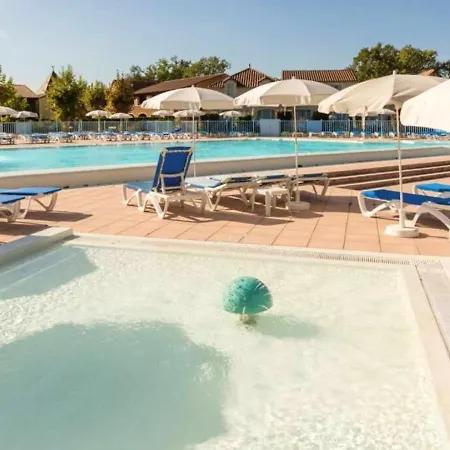 With 2 Bedrooms In With Wonderful Lake View Shared Pool Furnished Garden