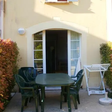 With 2 Bedrooms In With Wonderful Lake View Shared Pool Furnished Garden * モンフランカン