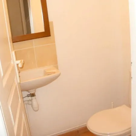 With 2 Bedrooms In With Wonderful Lake View Shared Pool Furnished Garden