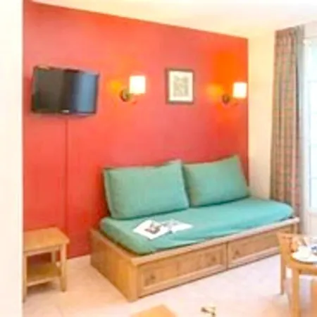 With 2 Bedrooms In With Wonderful Lake View Shared Pool Furnished Garden * モンフランカン